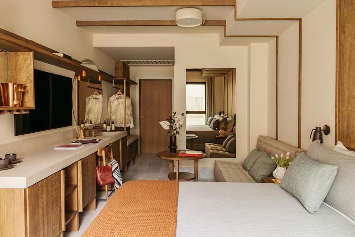 Room 45 of 140