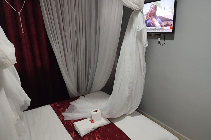 Room 7 of 33