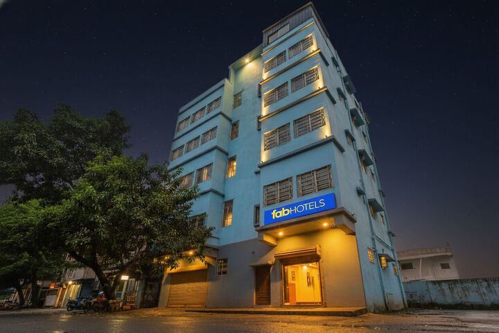 Fabhotel Love Birds Chinar Park