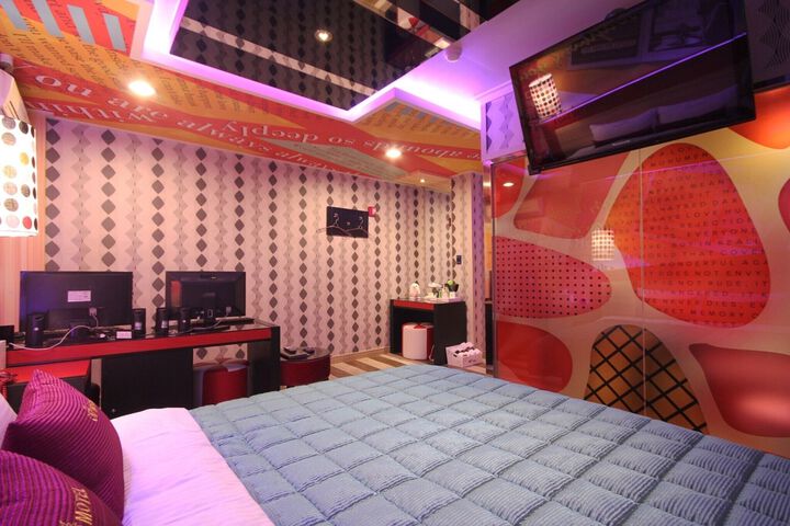 Room 102 of 156