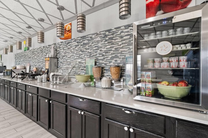 Breakfast/Coffee Service 28 of 40