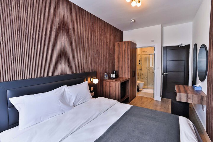 Room 12 of 64