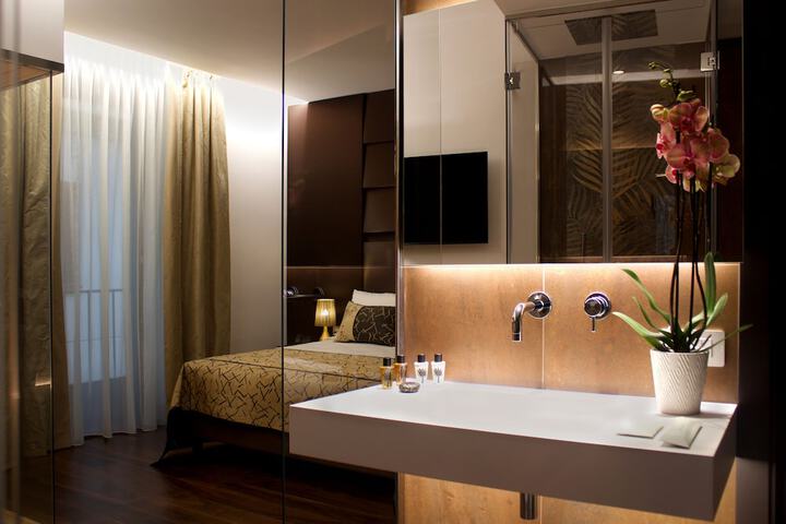 Room 30 of 47