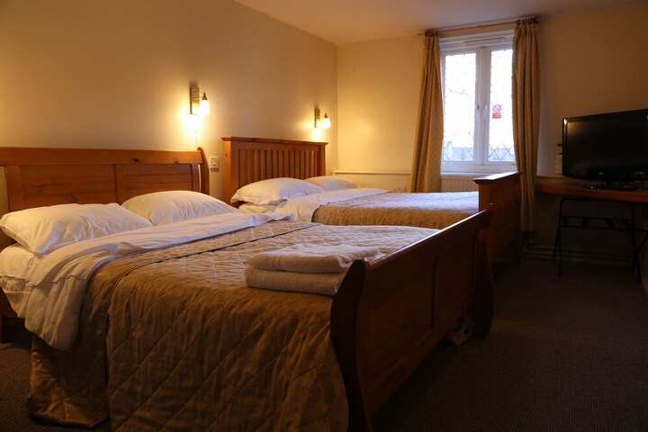 Room 5 of 18