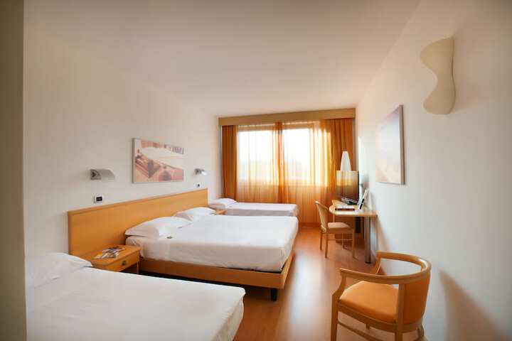Room 15 of 50