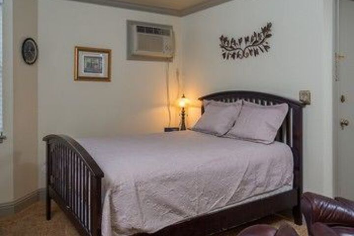 Room 27 of 94