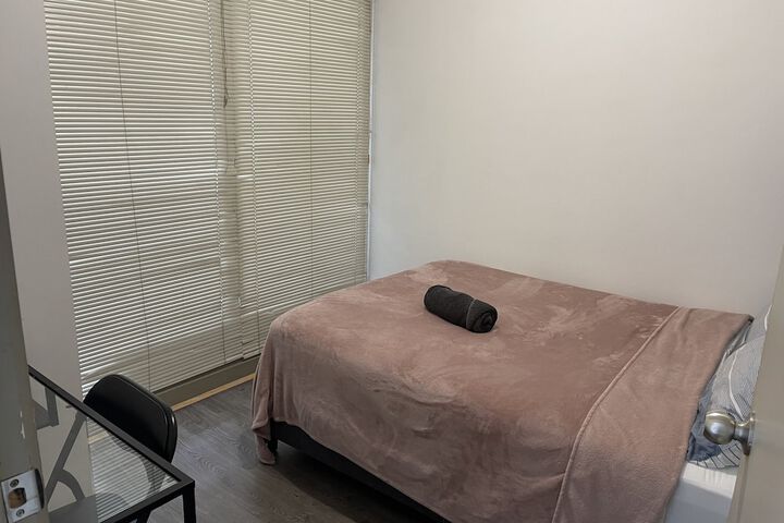 Room 32 of 49