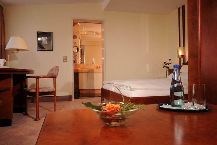 Room 13 of 40