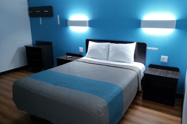 Room 10 of 20