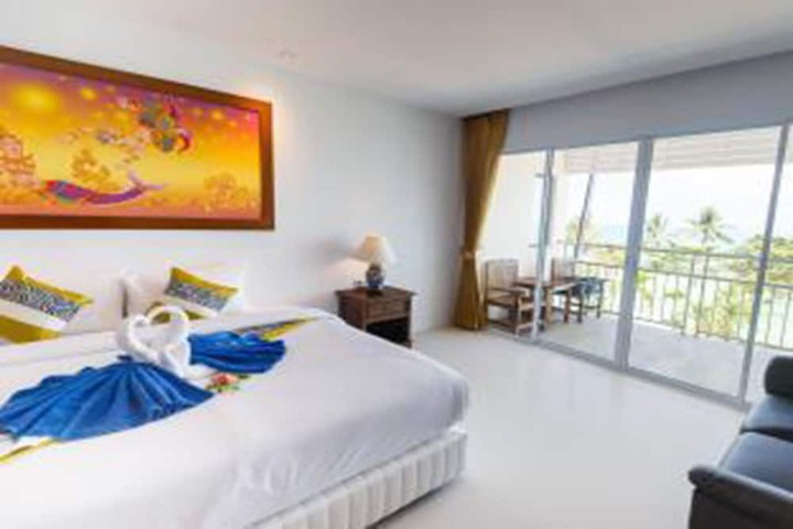Room 4 of 90