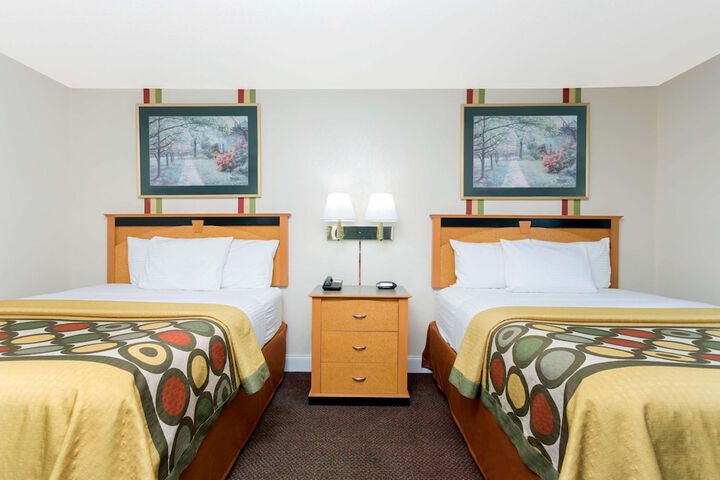 1 Queen Bed Mobility Accessible (3 of 12)