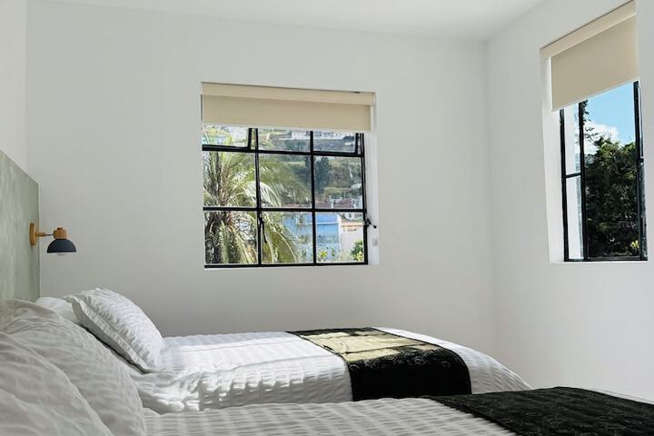 Room 2 of 37