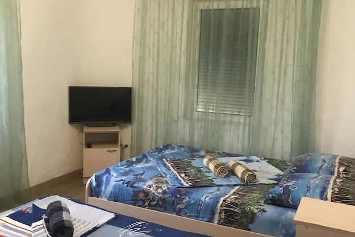 Room 16 of 29