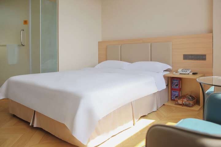 Room 18 of 30