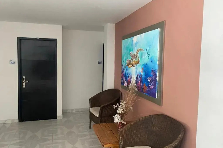 Room 8 of 12