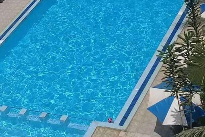 Pool 4 of 12