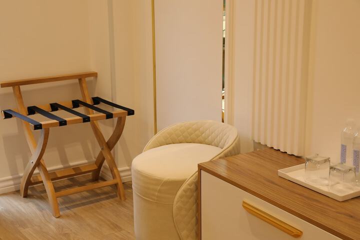 Room 32 of 63