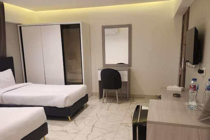 Room 28 of 85