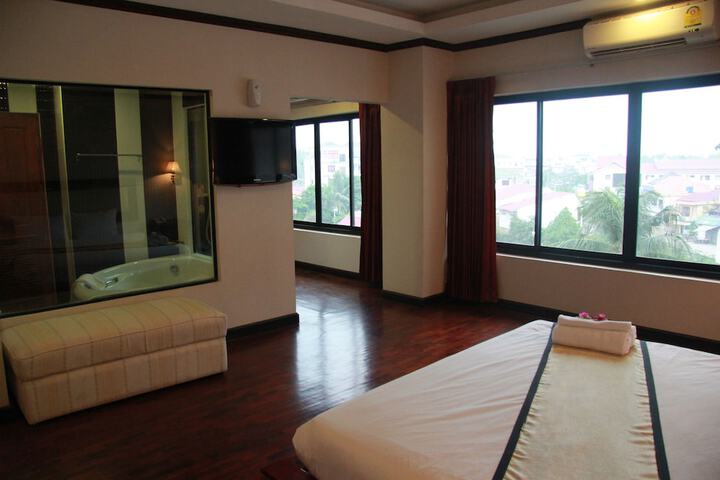 Room 5 of 17