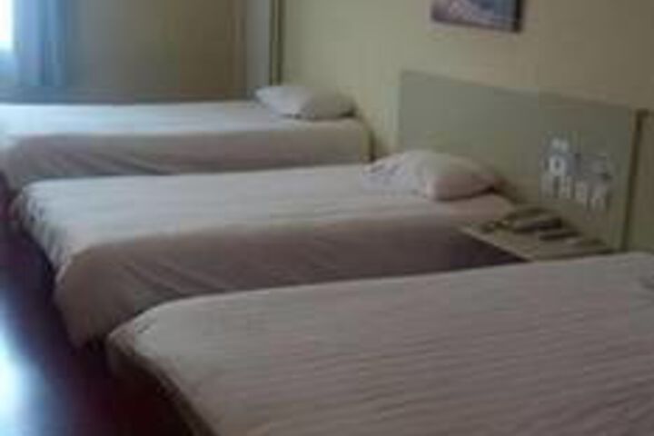 Room 2 of 27