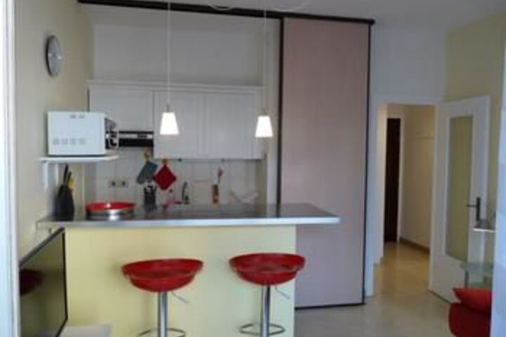 Room 6 of 11