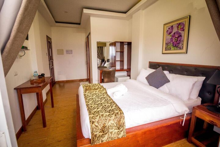 Room 25 of 63