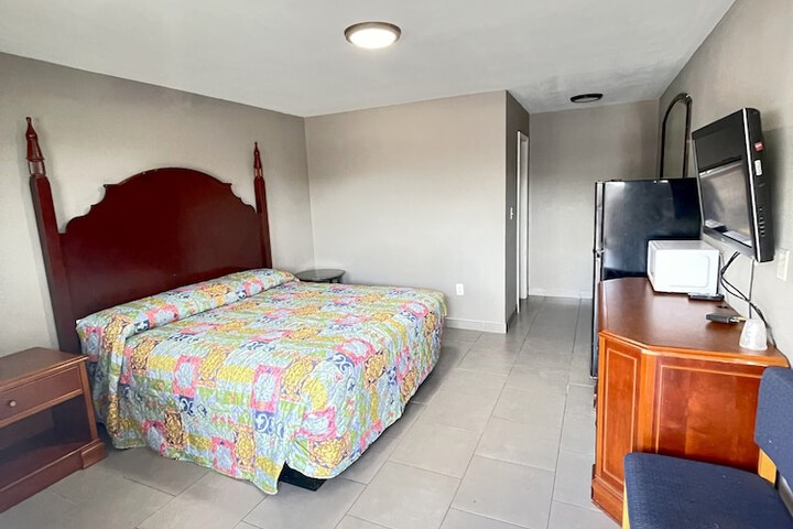 Room 9 of 19