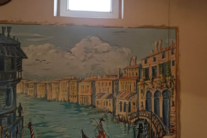 Room 15 of 42