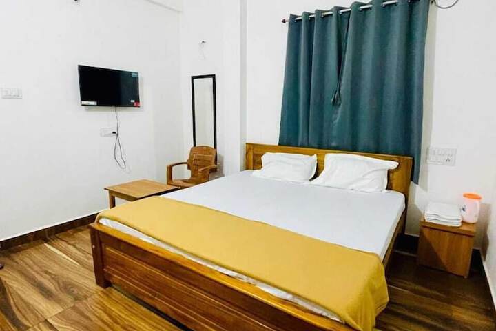 Room 5 of 13