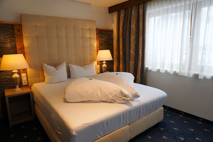 Room 10 of 80