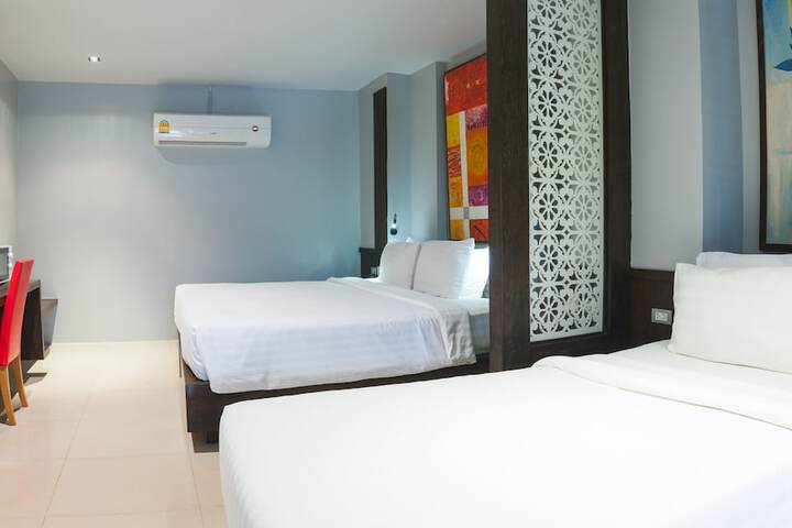 Room 28 of 108