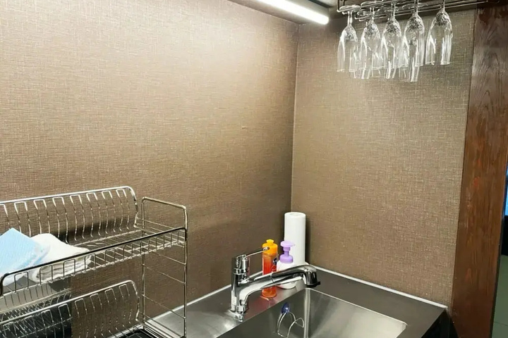 Room 9 of 14