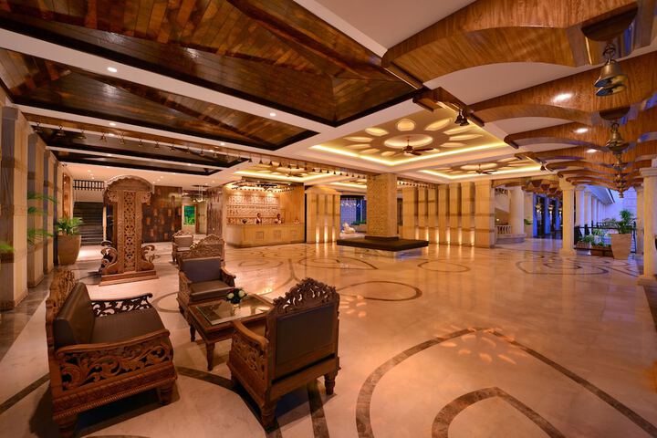 Entrance & Lobby