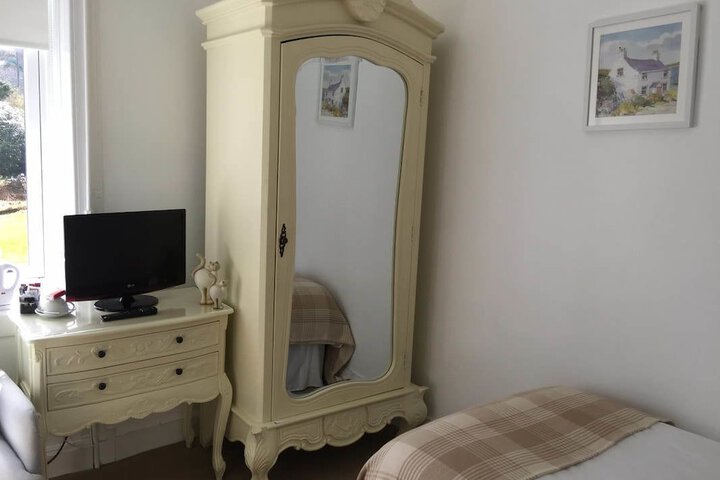 Room 3 of 18