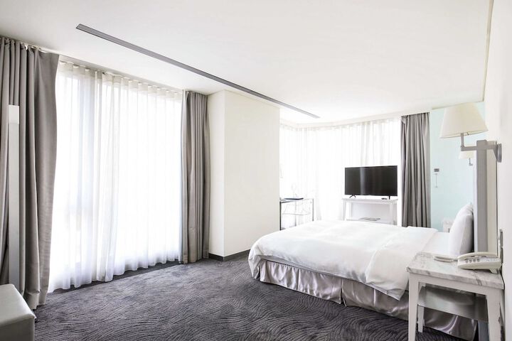 Room 15 of 80