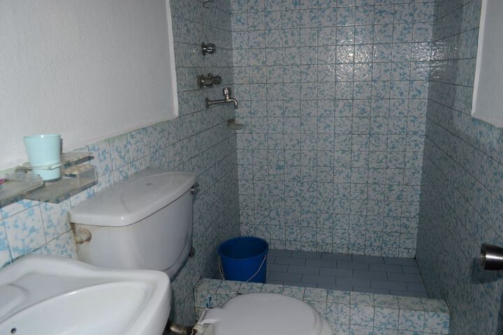 Room 25 of 37
