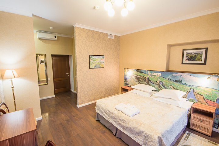 Room 9 of 43