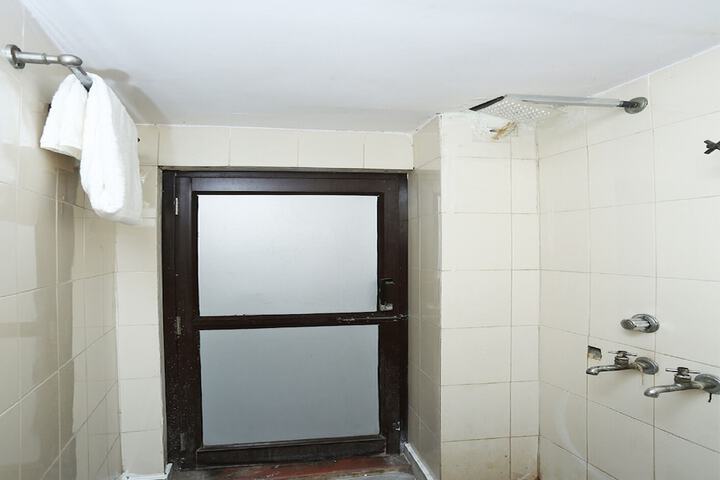 Room 15 of 28