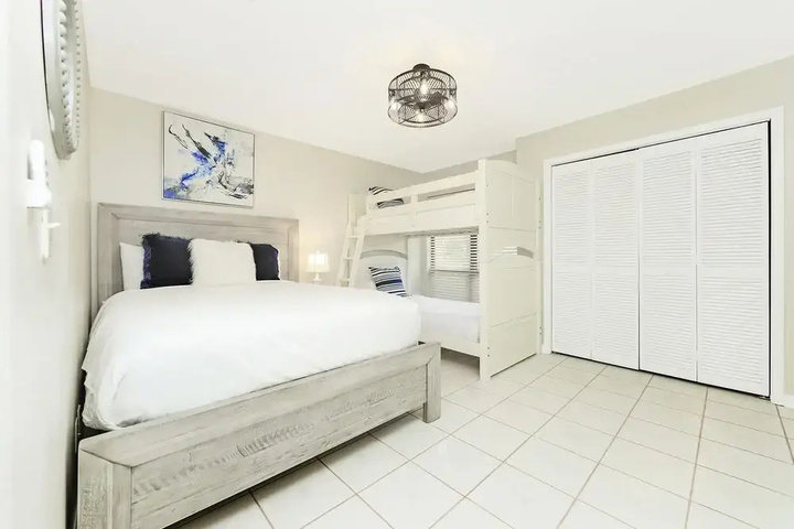 Room 5 of 20