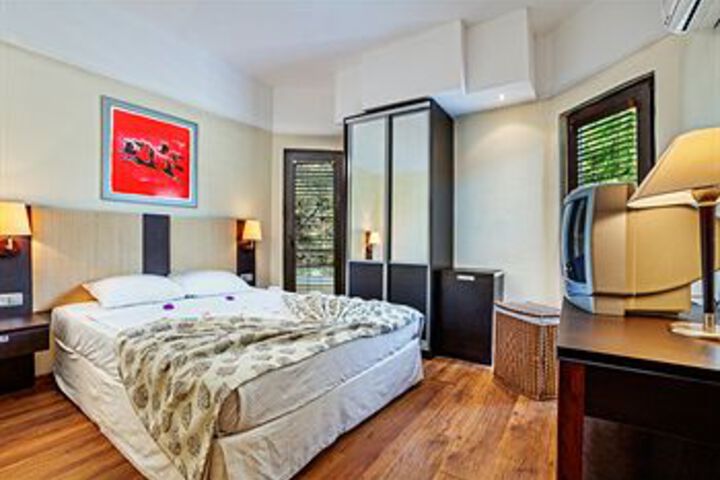 Room 12 of 33
