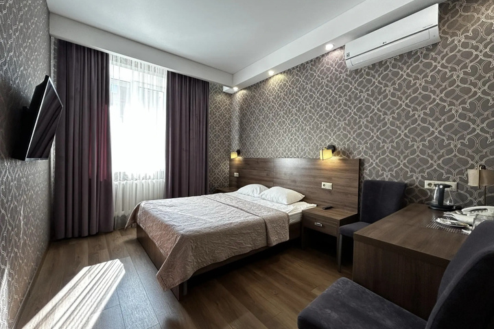 Room 4 of 12