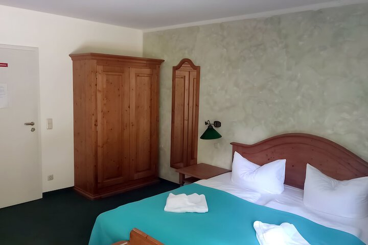 Room 13 of 84