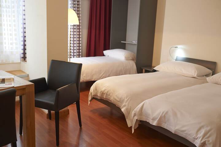 Room 5 of 30