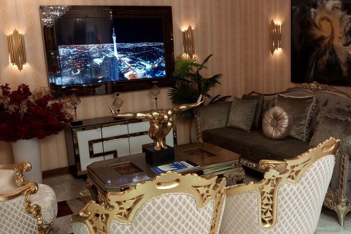 Lounge 68 of 77