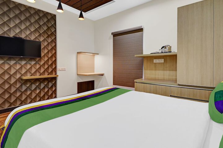 Room 7 of 26