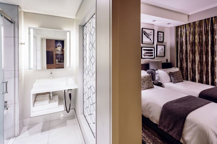 Room 16 of 52