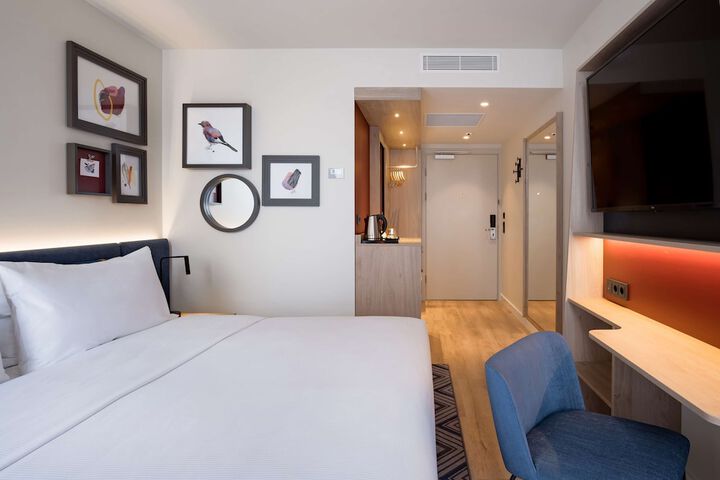 Room 10 of 51
