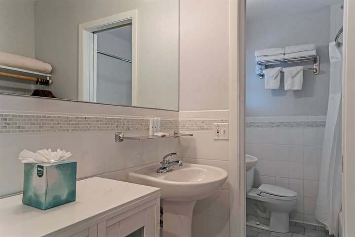 Room 411 of 549
