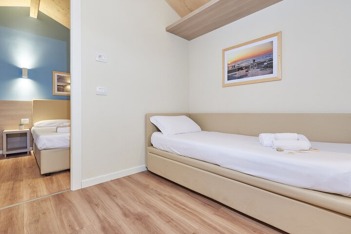 Room 3 of 159