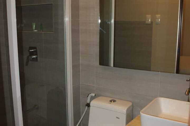 Room 32 of 42